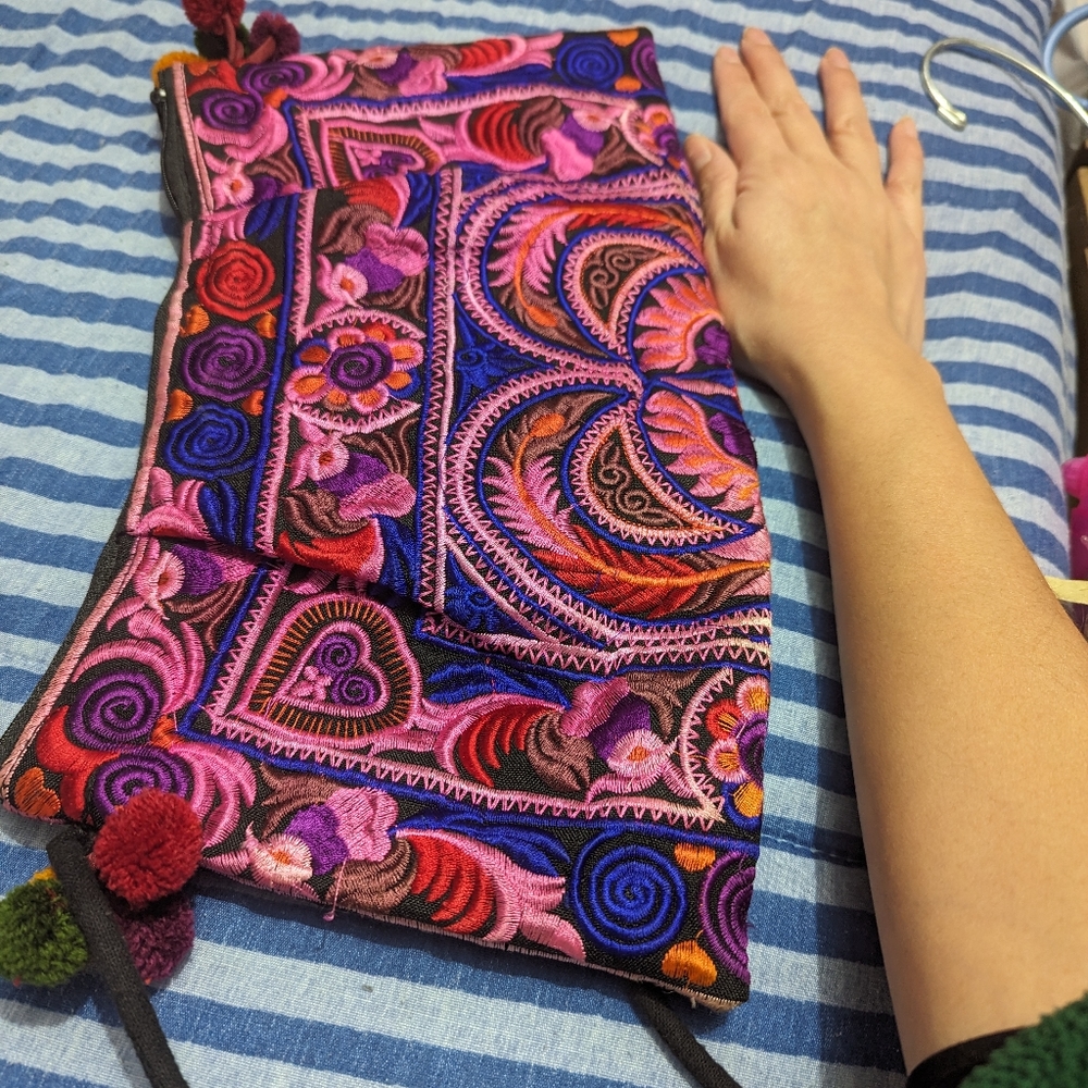 NWOT Boho Embroidered Crossbody Bag - Picture 5 of 8